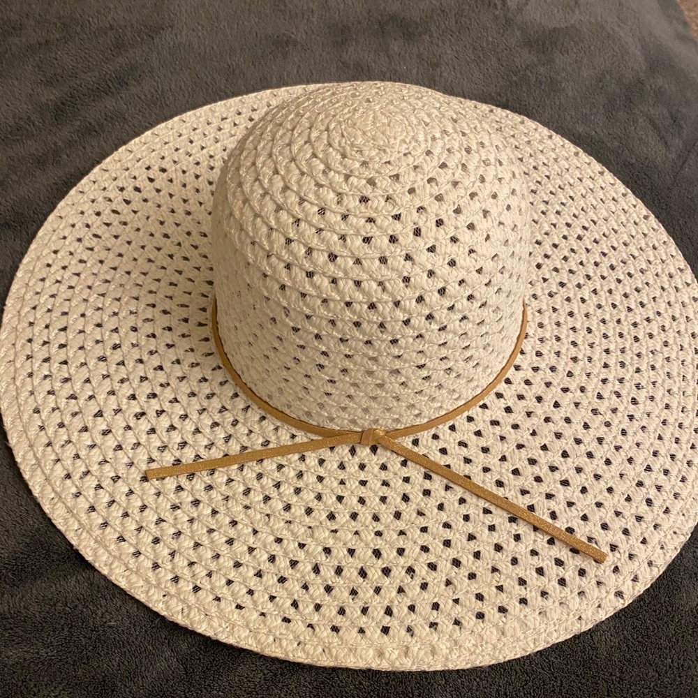 Beach or tea party hat